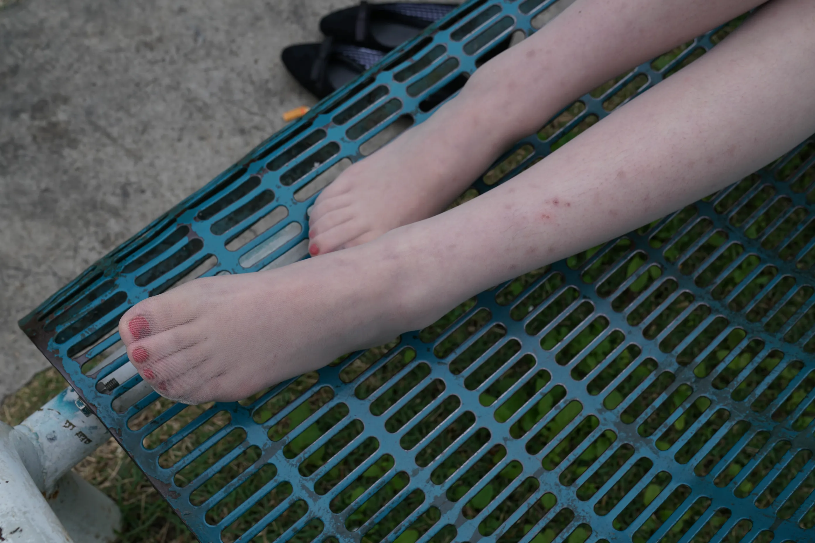 [Mzsock] NO.022 Xiao Zhang picks up a conversation with a high school student in the park and takes a direct photo of her silky feet street photography#[58P]-37