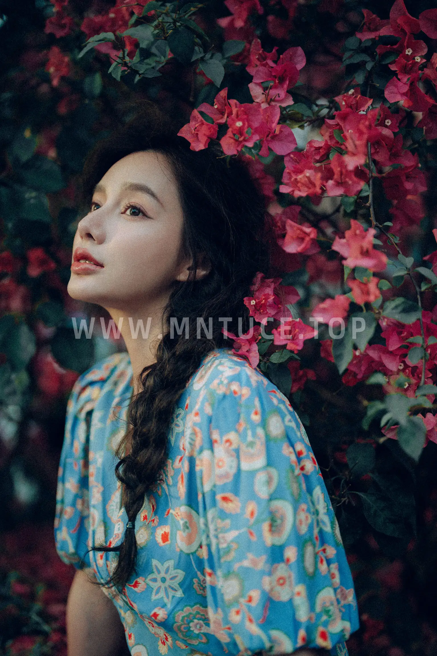 [YITUYU] 2022.06.25 Vol.1282 – Glowing hair, the goddess under the bougainvillea waterfall Classmate Shuwen#[55P]-19